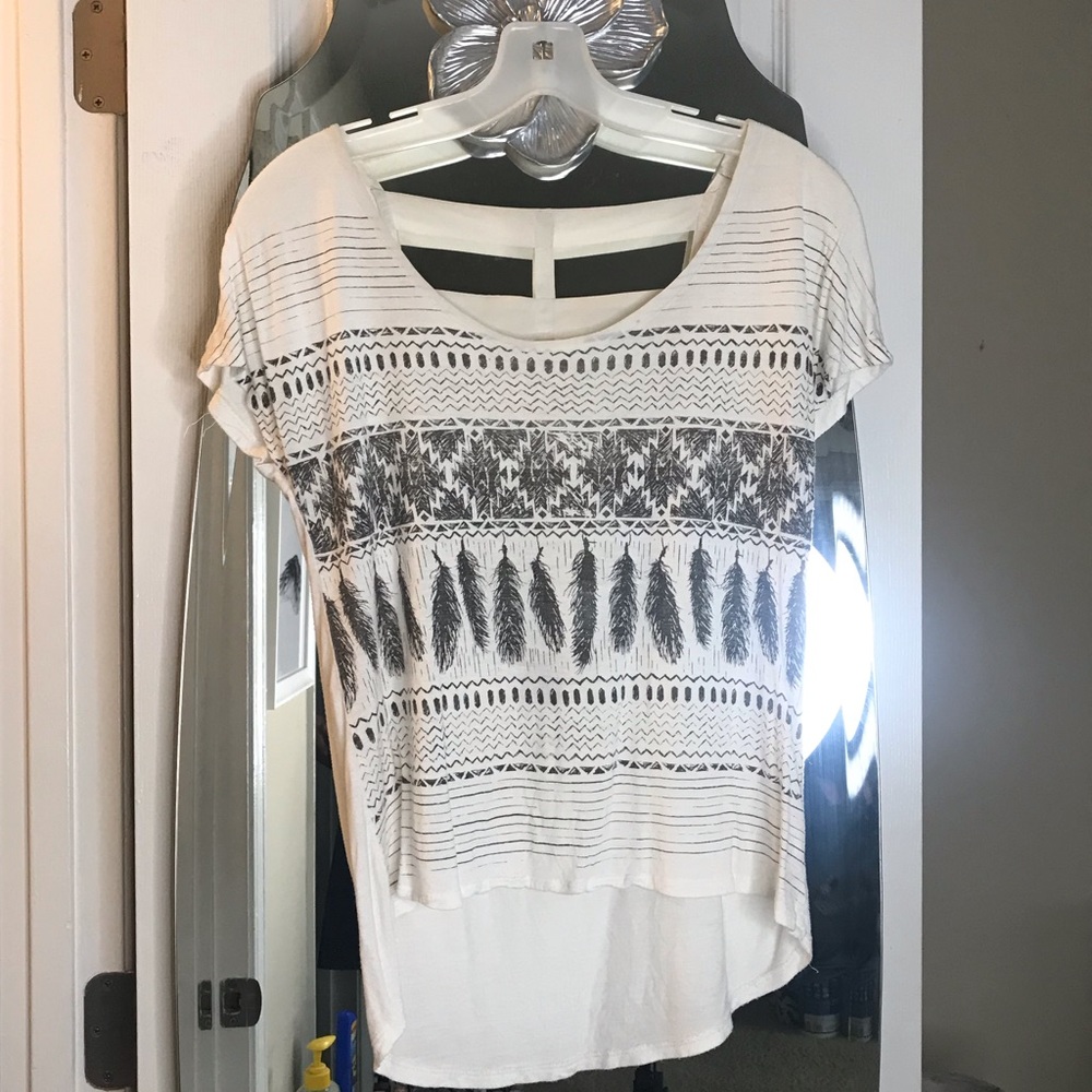 Cut out back detail tee
